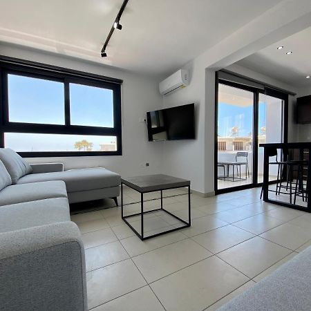 Sea La Vie #1 - Luxury Seaview Apartment Пафос Екстериор снимка