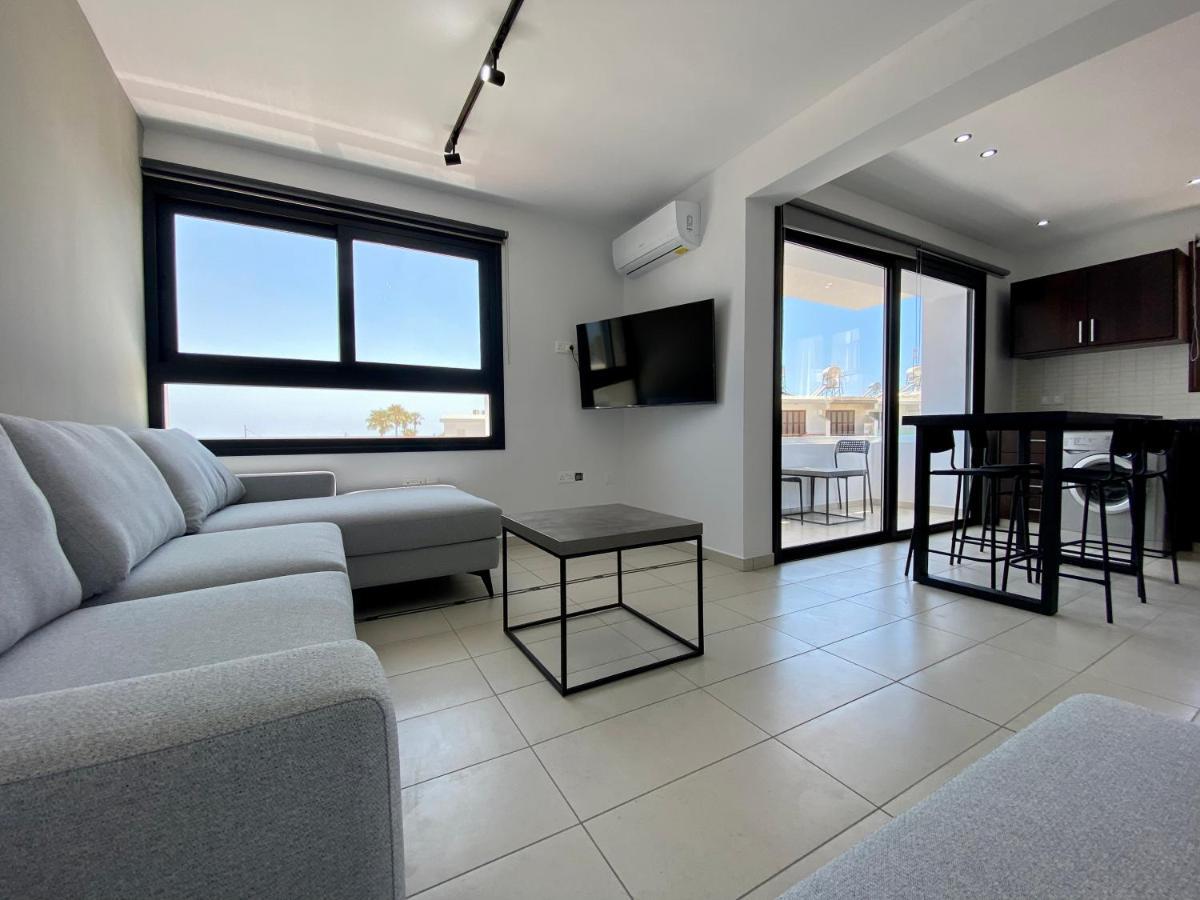 Sea La Vie #1 - Luxury Seaview Apartment Пафос Екстериор снимка