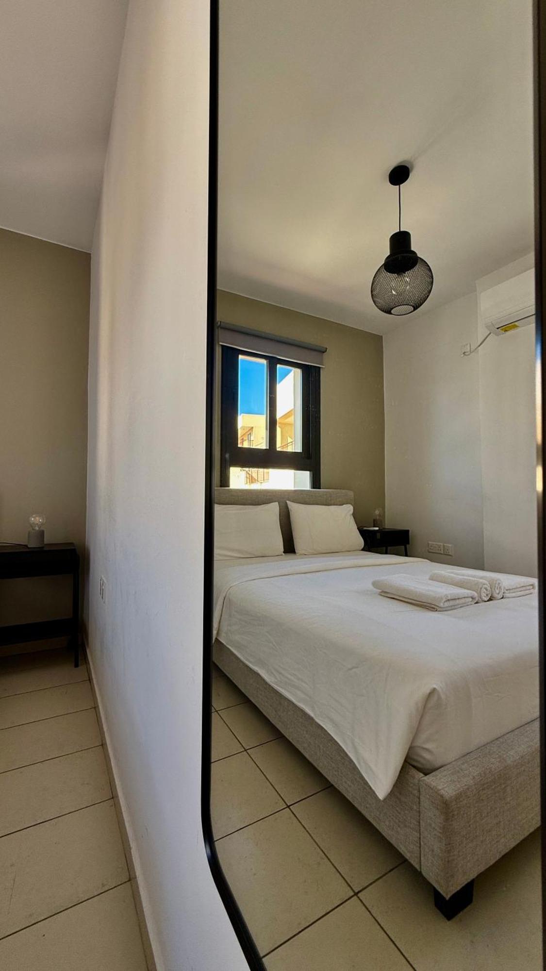 Sea La Vie #1 - Luxury Seaview Apartment Пафос Екстериор снимка